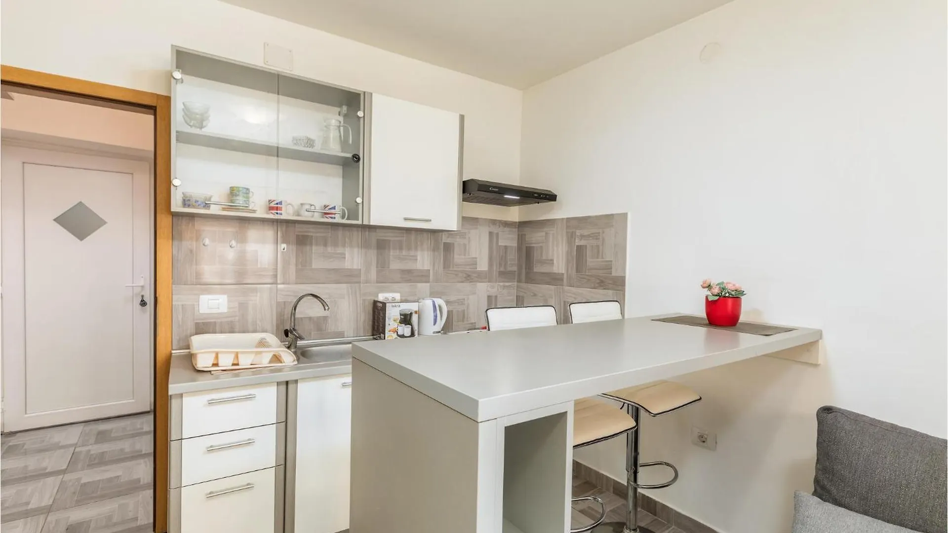 Cozy Apartment In Stinjan With Kitchen